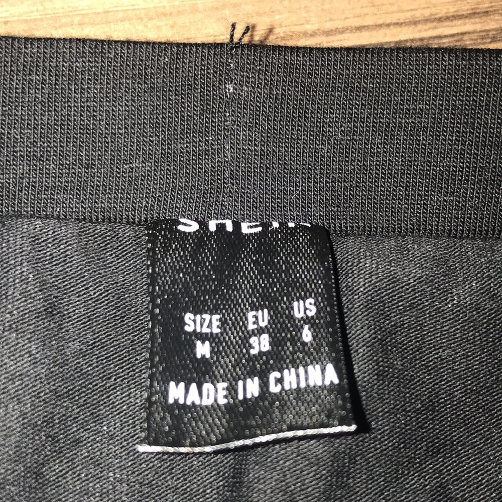 Shein patches black and colorful mini skirt - Picture 6 of 7